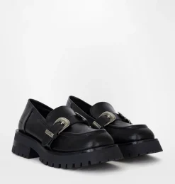 BUCKLES LOAFER
