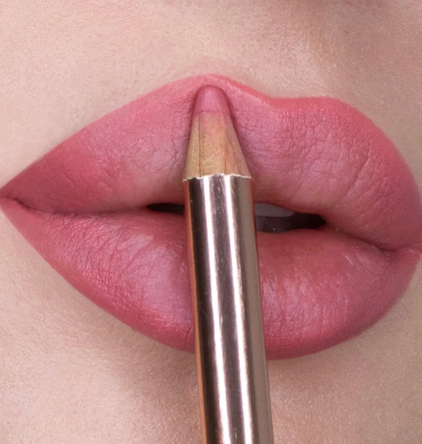 LIP LINER - KISS MARKER 02