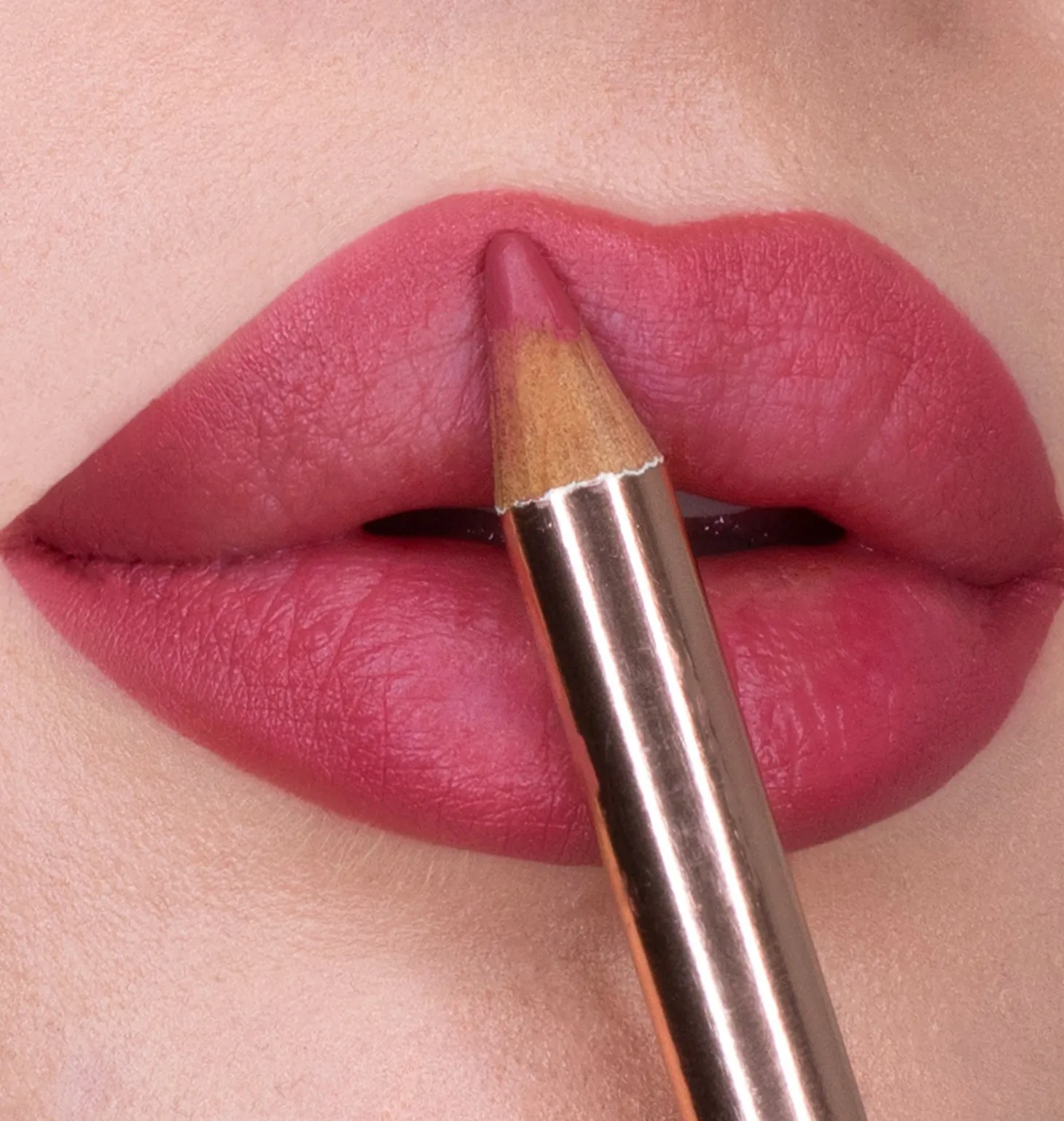 LIP LINER - KISS MARKER 10